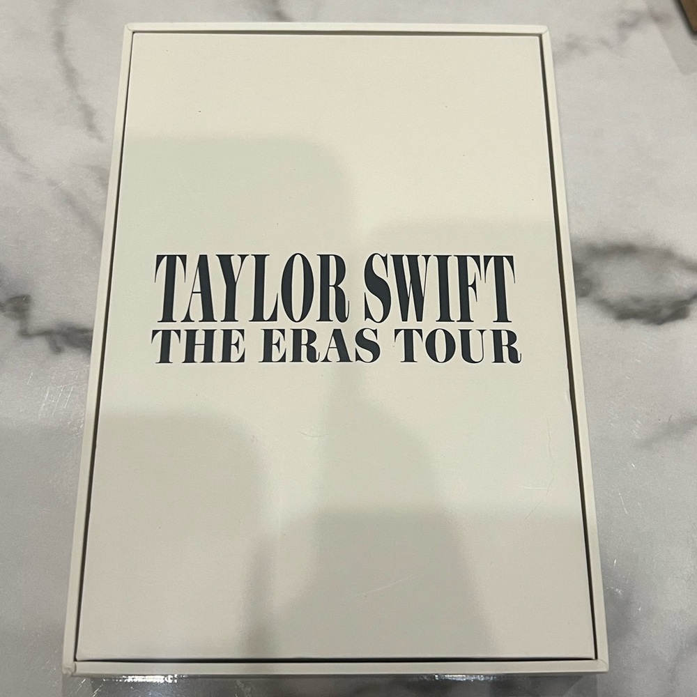 ERAS Tour VIP box - Picture 4 of 4